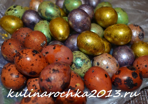 красим перепелиные яйца на Пасху